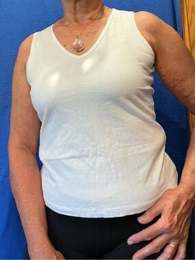 Liz Claiborne White V-Neck Tank Top